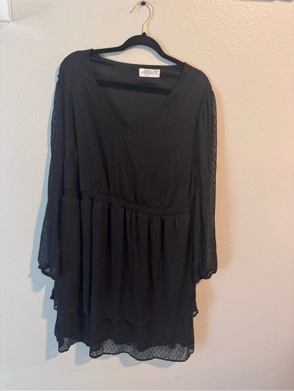 Studio Untold Black V-Neck Tiered Long Sleeve Dress